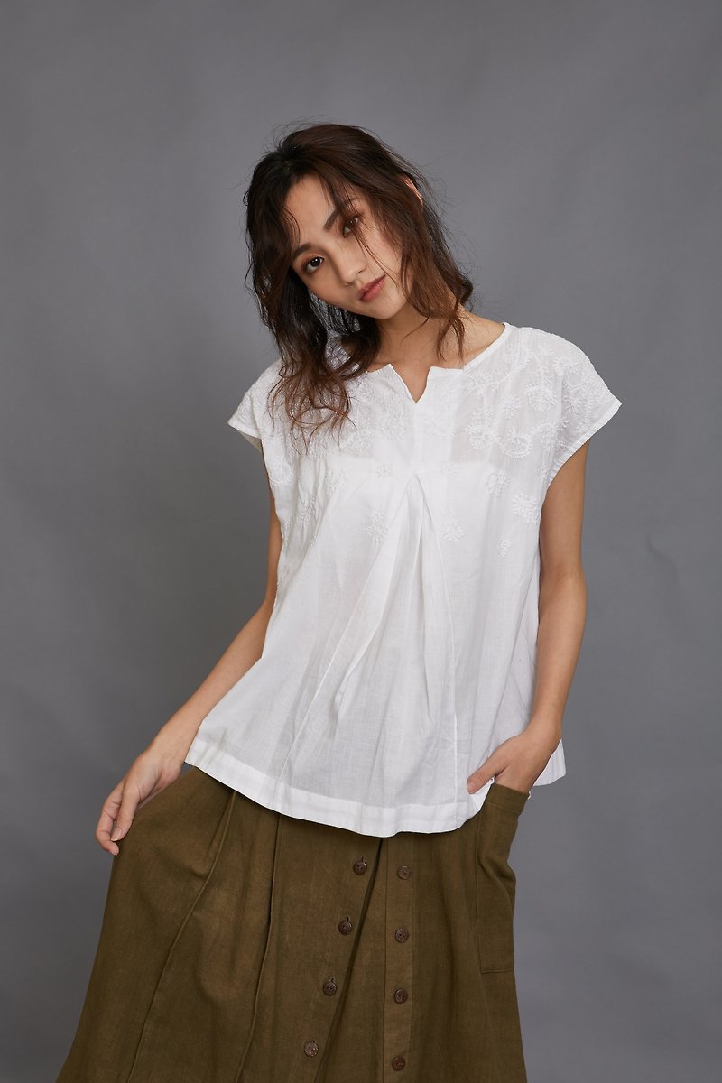Eden Embroidered Top_White_Fair Trade - เสื้อผู้หญิง - ผ้าฝ้าย/ผ้าลินิน ขาว