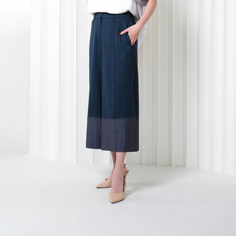 Slim fit straight wide pants with slight gloss - Comfort blue - กางเกงขายาว - เส้นใยสังเคราะห์ สีน้ำเงิน