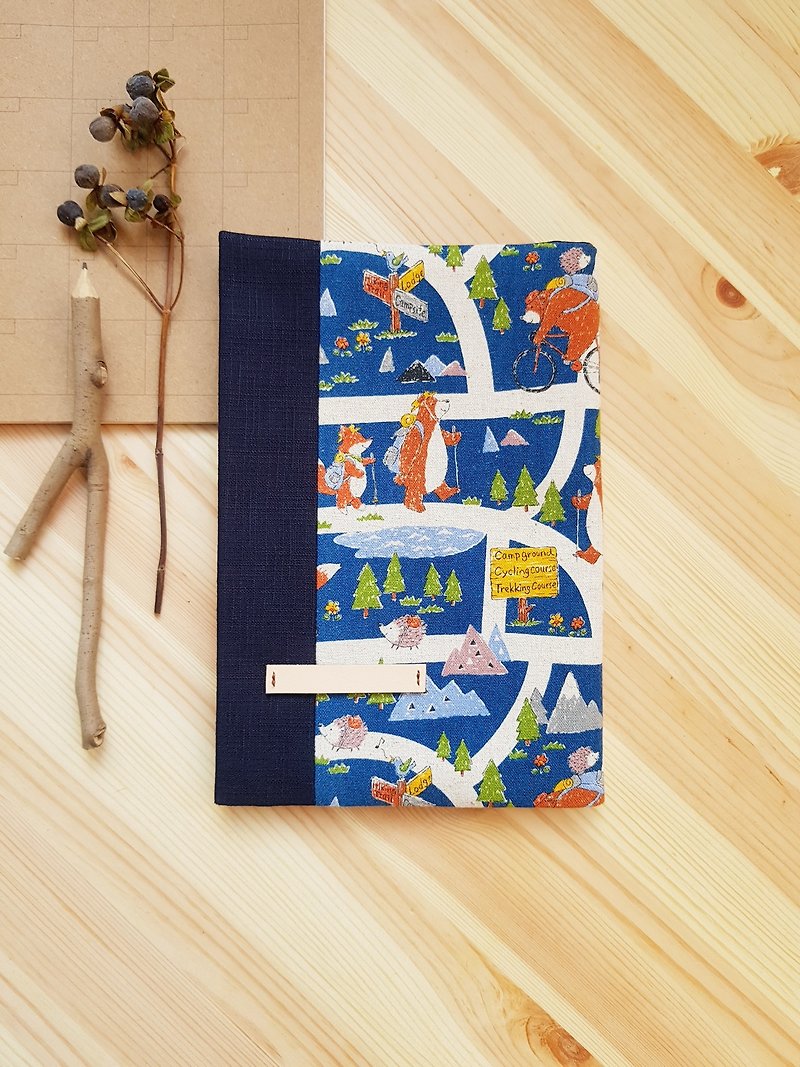 A5/25K adjustable cloth book blazing fox hedgehog hiking - ปกหนังสือ - ผ้าฝ้าย/ผ้าลินิน สีน้ำเงิน