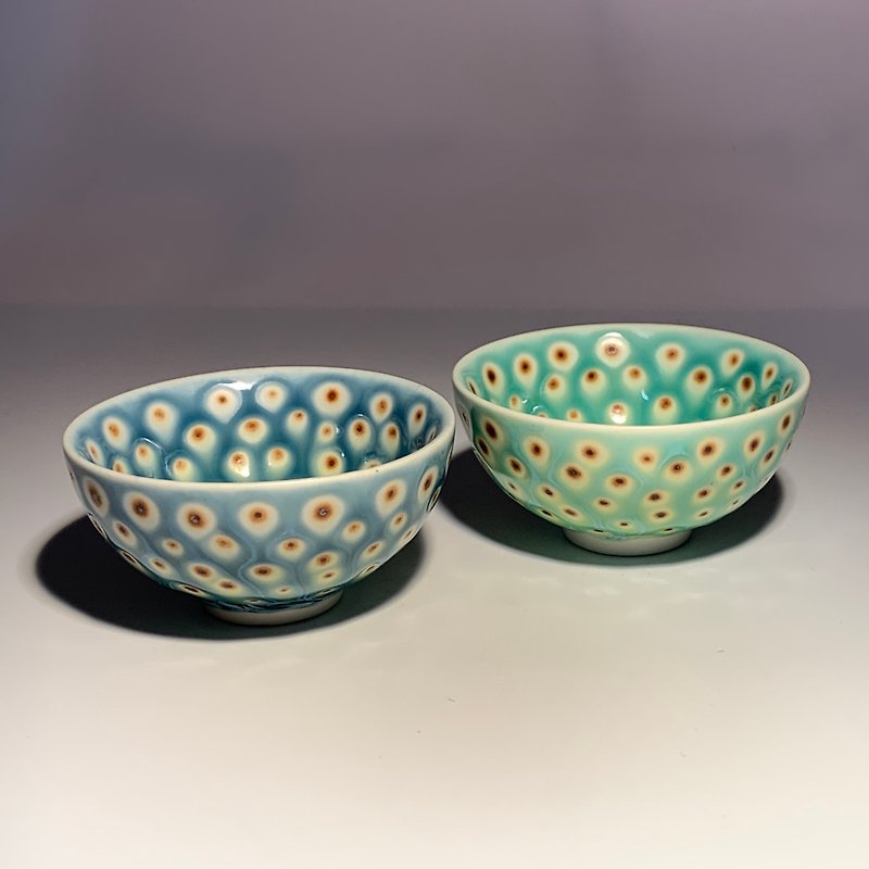 Peacock small pair of teacups / Taiwan pottery artist Yu-ning, Chiu / P04 - Teapots & Teacups - Porcelain Gray