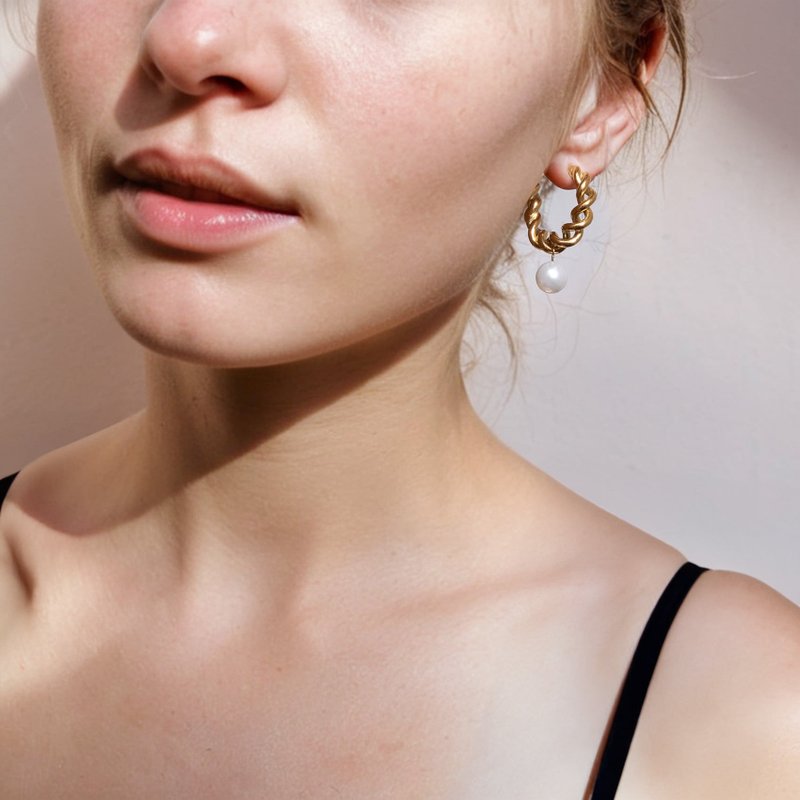 Summer Vermeer | Intertwined Pearl Earrings - ต่างหู - โลหะ สีทอง