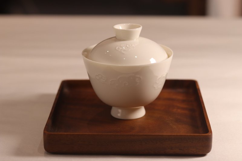 Dunmu Kiln Dehua Mold Engraved Jade Porcelain Lid Cup - ถ้วย - เครื่องลายคราม ขาว