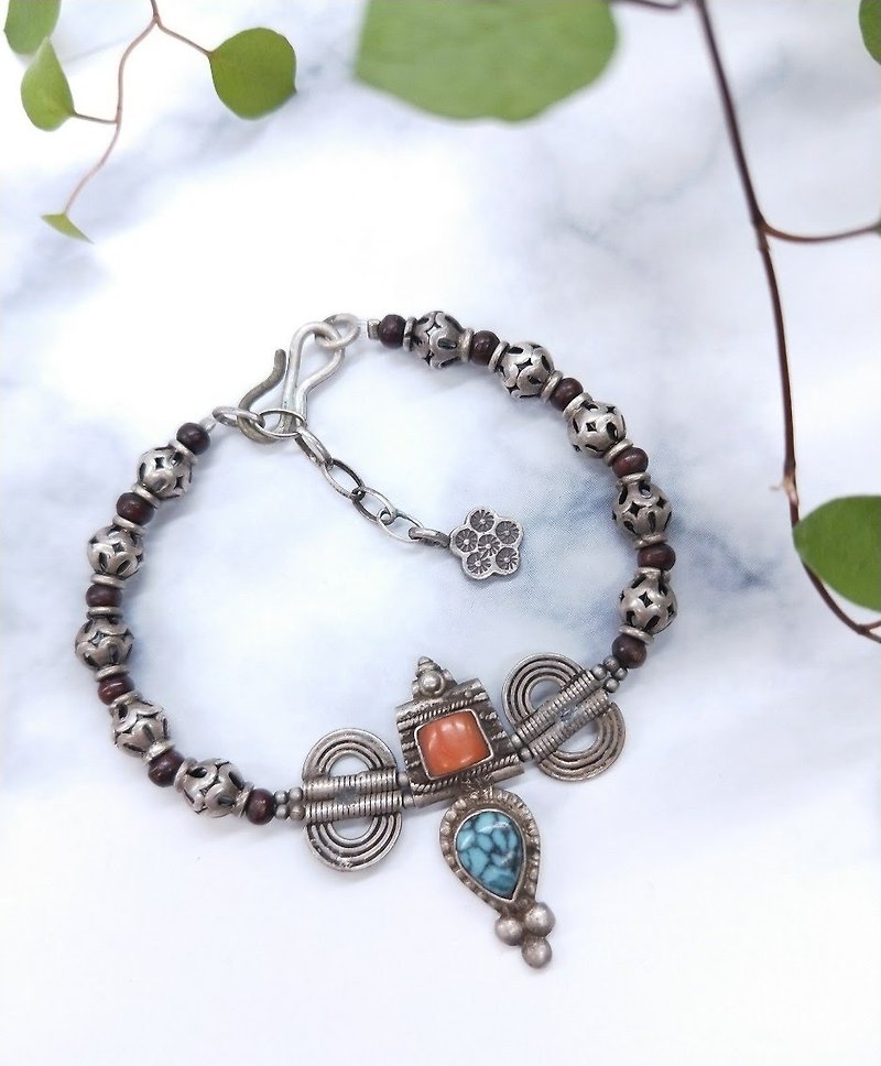 [Unique commodity] old turquoise*coral*sandalwood * 925 old silver bracelet - Bracelets - Other Metals Silver