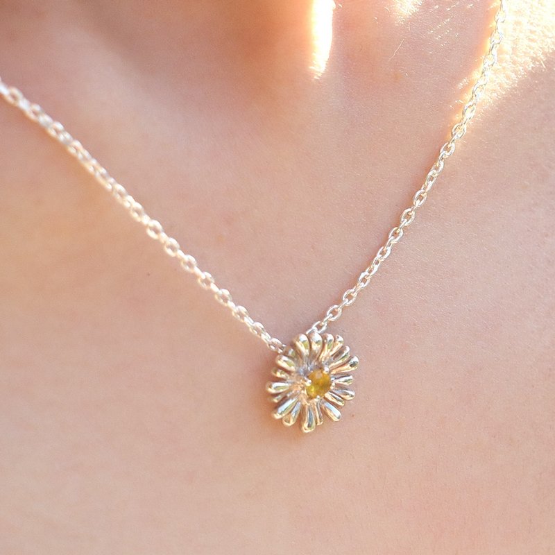 Daisy Necklace 雛菊花黃色藍寶石純銀項鍊  生日 禮物 送禮推薦 - 項鍊 - 純銀 