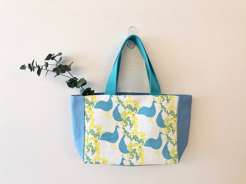 Handmade color tote bag / lunch bag / inside take waterproof material - blue peacock - Handbags & Totes - Cotton & Hemp Blue