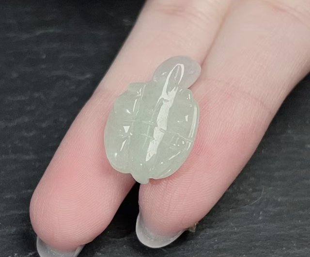 幸運・長寿】氷型浮遊グリーン翡翠亀の置物｜天然ビルマ翡翠A級