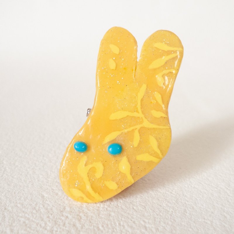 Bunny Brooch Arneb. Vibrant Vitamin Yellow - เข็มกลัด - พลาสติก สีเหลือง