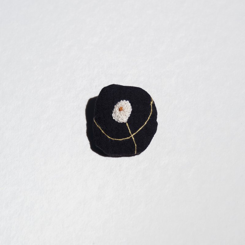 森林的臉・刺繡胸針 - 胸針 - 棉．麻 黑色