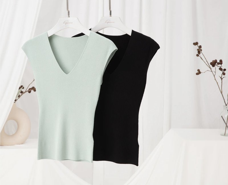 Tencel V-neck knitted top - เสื้อผู้หญิง - ผ้าฝ้าย/ผ้าลินิน หลากหลายสี