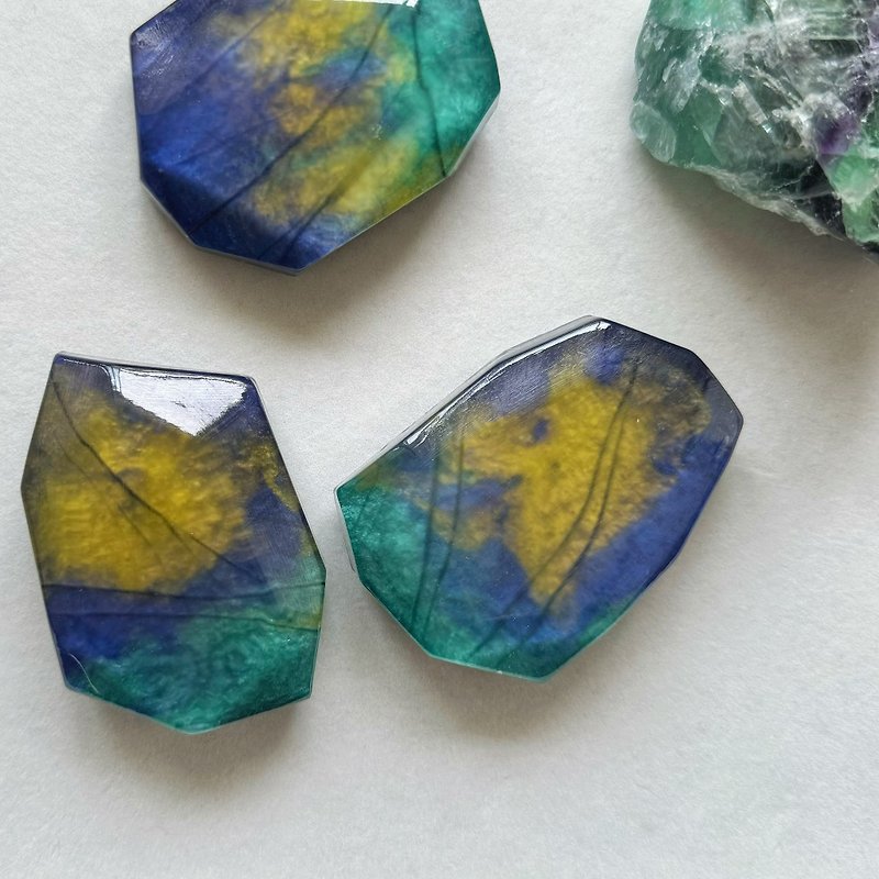 Labradorite gem soap - สบู่ - วัสดุอื่นๆ หลากหลายสี