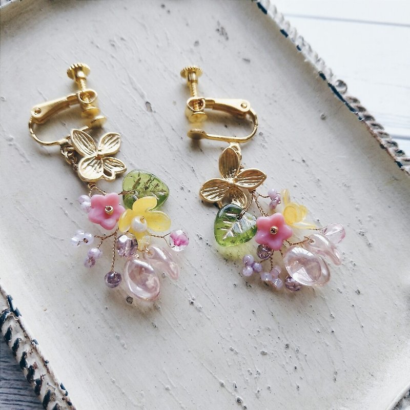 Momolico peach lily earrings small bouquet lucky changeable clip - ต่างหู - วัสดุอื่นๆ สึชมพู
