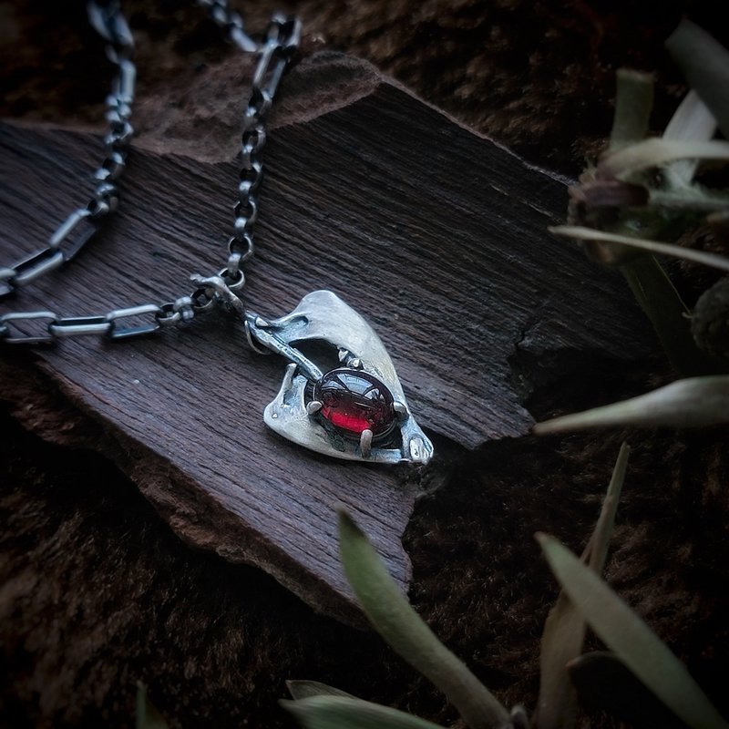 【Different Forest】 Stone Sterling Silver Necklace - Necklaces - Sterling Silver Red