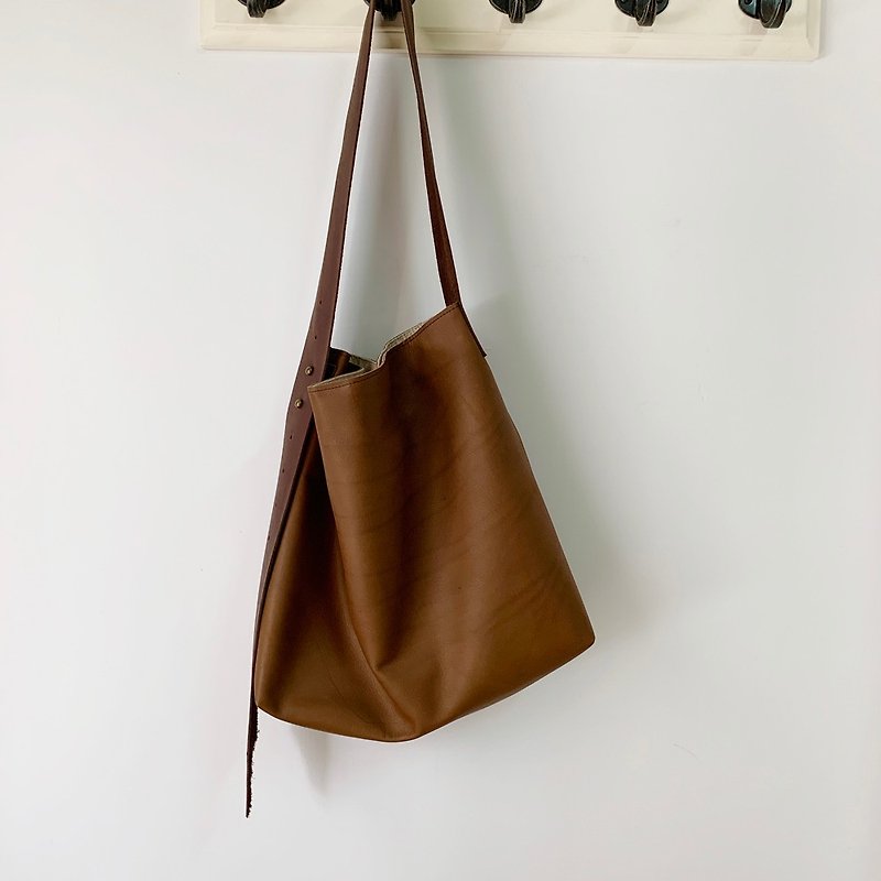 Mingen Handiwork simple two-button brown leather shoulder bag PB19012 - Messenger Bags & Sling Bags - Genuine Leather Brown
