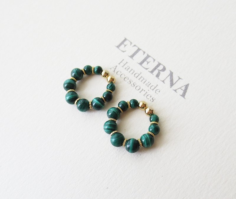 Malachite and metal beads, tiny hoop earrings 夾式耳環 - Earrings & Clip-ons - Stone Green