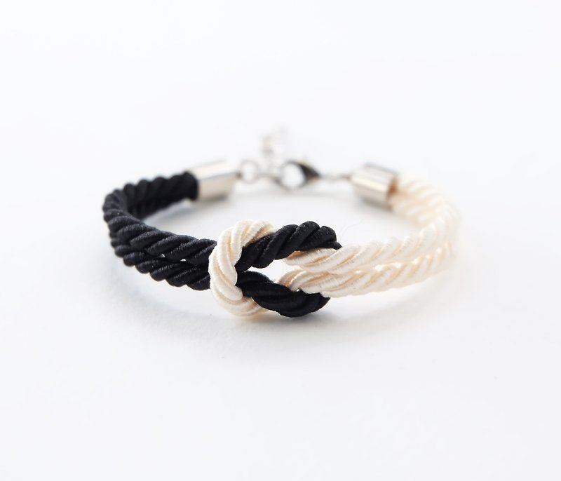 Black / Cream knot rope bracelet - สร้อยข้อมือ - เส้นใยสังเคราะห์ สีดำ