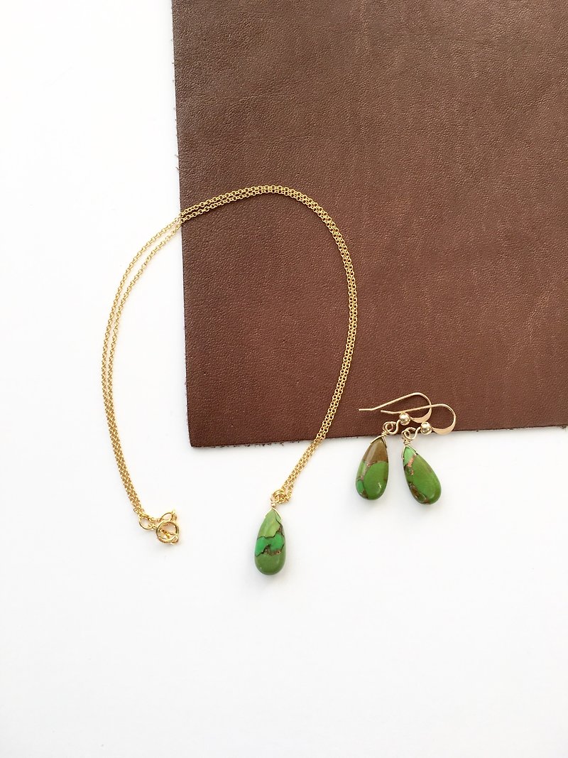 Copper green turquoise Necklace and Hook-earring 14 kgf, set-up - Necklaces - Stone Green