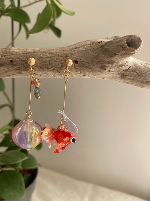 mail mail japanese 立體小金魚配彩色玻璃球、耳針、耳夾