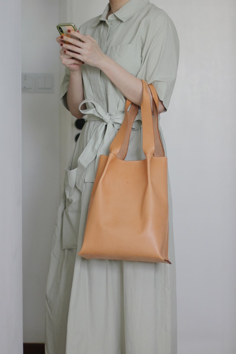 Handmade Handcrafted Vegetable Tanned Leather Tote - Honey - กระเป๋าถือ - หนังแท้ สีนำ้ตาล