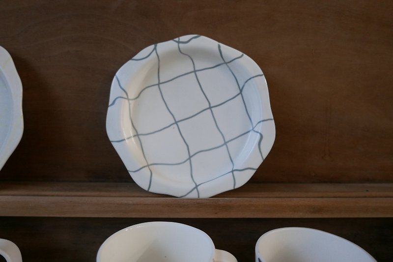 藍格紋荷包蛋盤-大 - 盤子/餐盤/盤架 - 瓷 白色