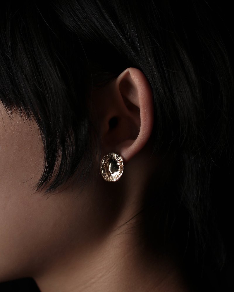 MUCAO Golden Clue Glitter Earrings Gold/ Silver - ต่างหู - ทองแดงทองเหลือง สีทอง