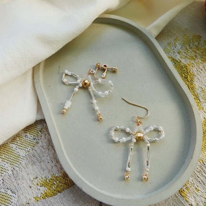 Light Knot Earrings/Bow Knot Japanese Miyuki Pearl Handmade Earrings/Elf White - Earrings & Clip-ons - Glass White