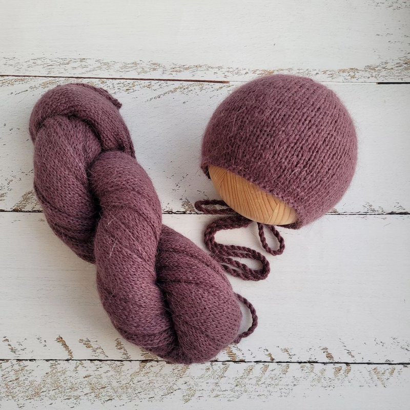 Dark Purple Fluffy Newborn Hat with Wrap, Knitted Photo Props - 嬰兒手鍊/飾品 - 羊毛 紫色