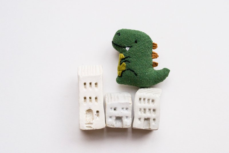 恐龍胸針 T-rex Dinosaur mini brooch pin - เข็มกลัด - ผ้าฝ้าย/ผ้าลินิน สีเขียว