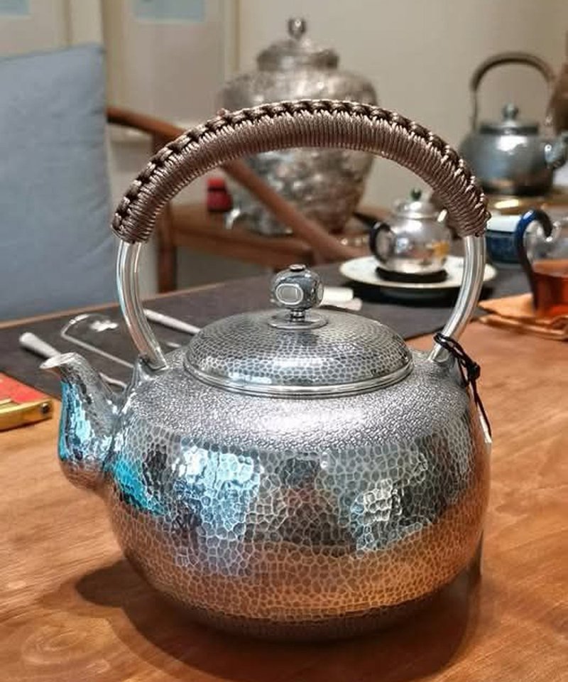 尚幀品大師系列 寸彥同大師手造 磨砂口耳一體純銀壺 1350cc - 茶壺/茶杯/茶具 - 純銀 