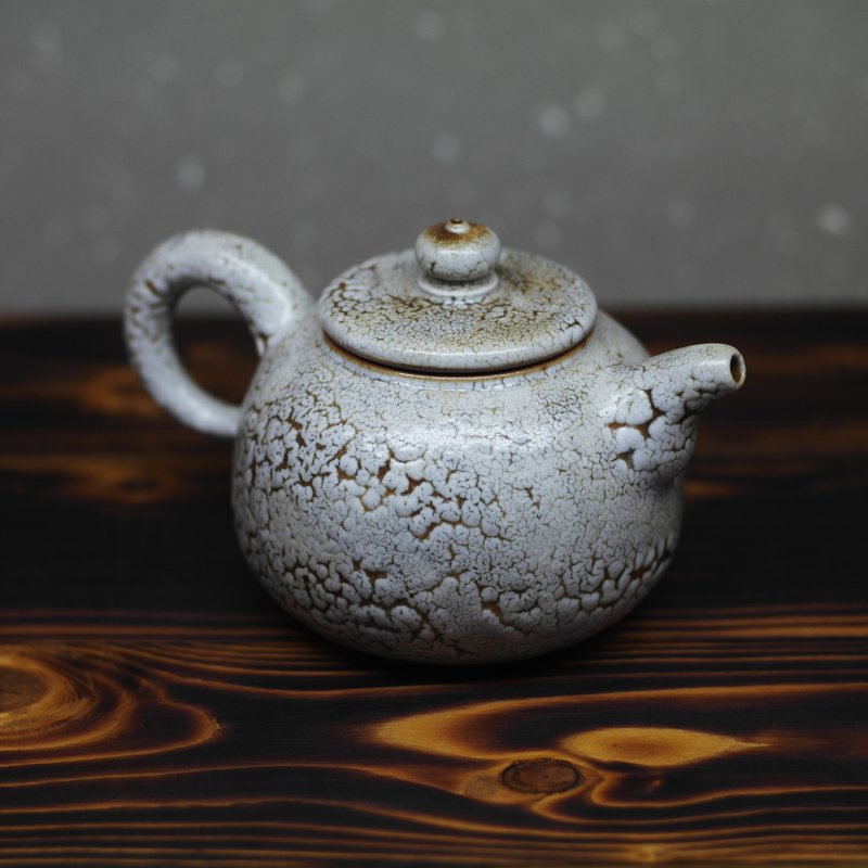 白縮釉 灣嘴 圓身正把茶壺 手作陶藝 茶道具 - 茶壺/茶杯/茶具 - 陶 白色