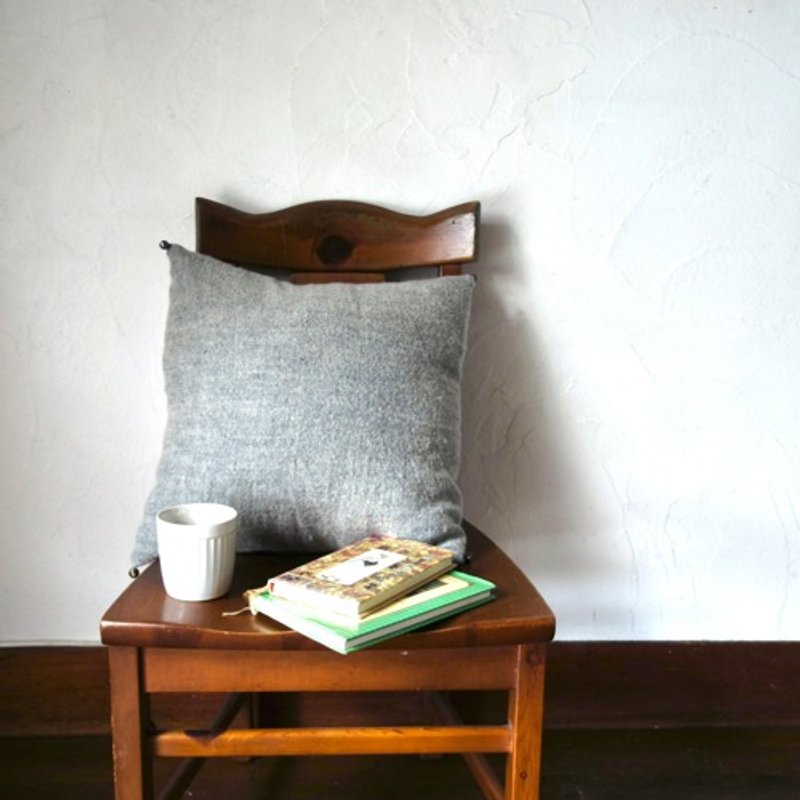 Warm winter cushion cover made from Linen wool - ของวางตกแต่ง - ผ้าฝ้าย/ผ้าลินิน 