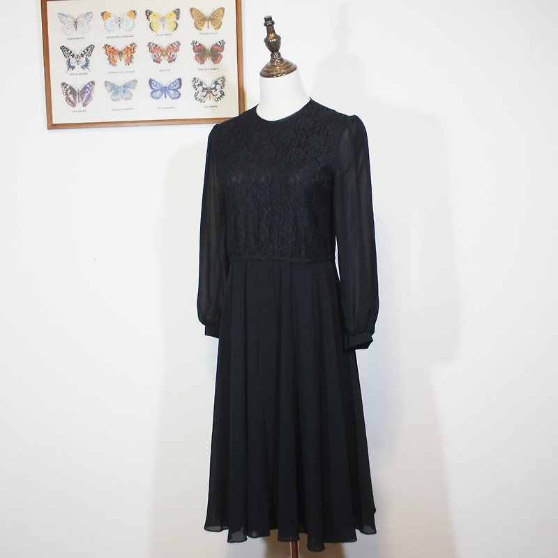 Japanese made standard (Vintage Japanese vintage dress) black delicate lace stitching long-sleeved dress F3549 - ชุดเดรส - ไฟเบอร์อื่นๆ สีดำ