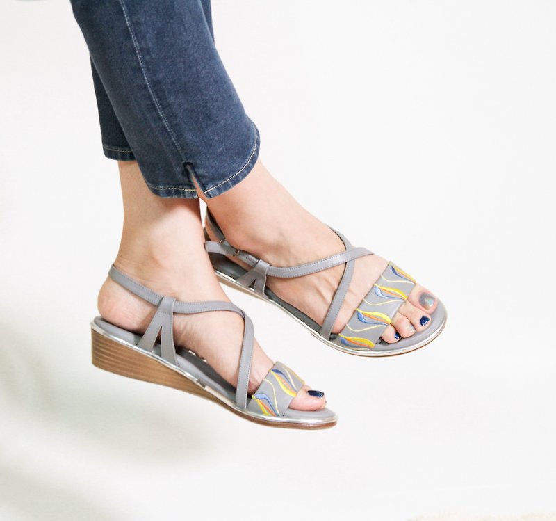 Embroidered low-heel wedge sandals-marble/ivory grey (size zero) - รองเท้ารัดส้น - หนังแท้ สีเงิน