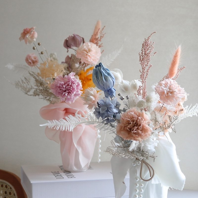 【遇見恆久】母親與花母親節日本進口永生康乃馨瓶花手提盒 共3款 - 乾燥花/永生花 - 植物．花 