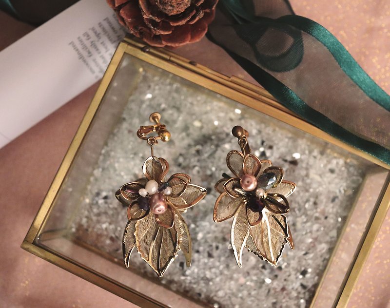 Flower Winter Tour - Double Butterfly Earrings - ต่างหู - โลหะ สีทอง