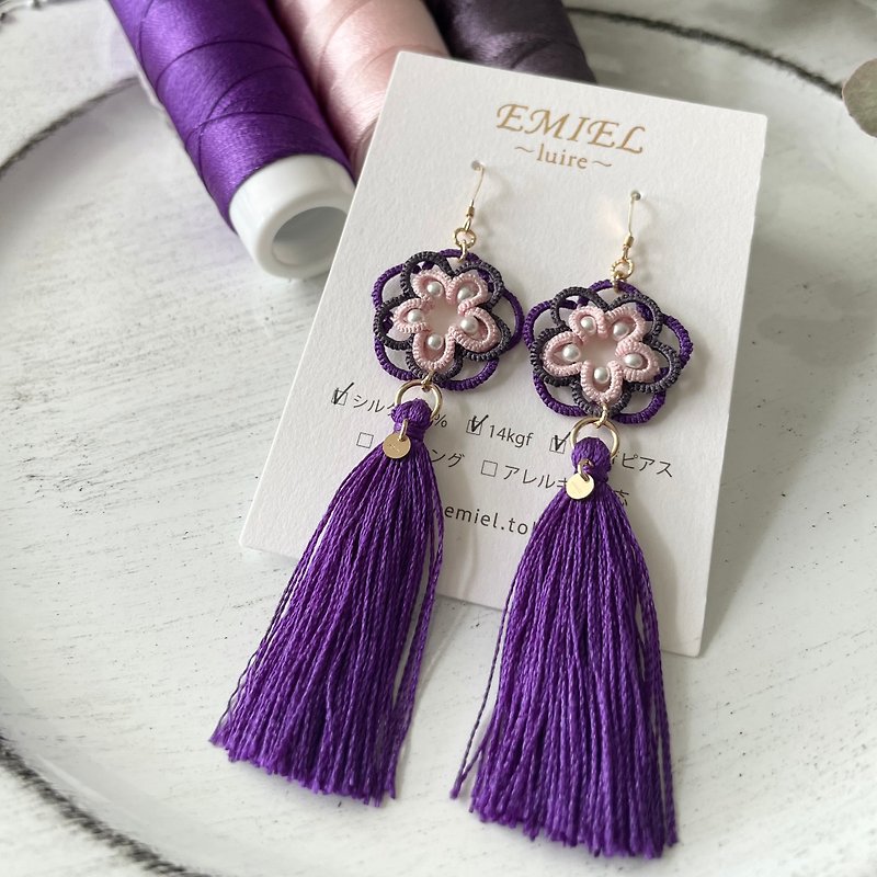 Kibou〜silk thread〜Futarishizuka, white plum, kyomurasaki color lace earrings - Earrings & Clip-ons - Silk Purple