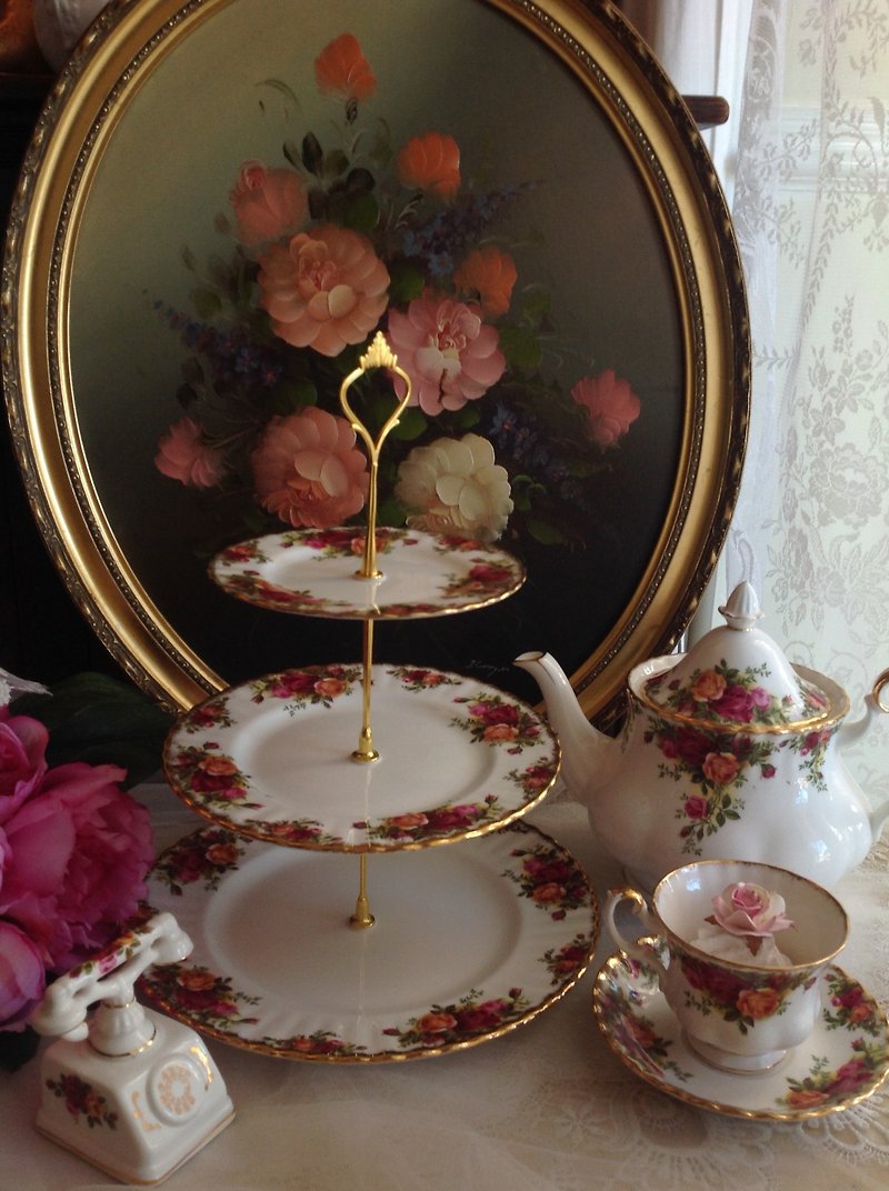 英國骨瓷皇家阿爾巴特Royal Albert 22k鑲金鄉村玫瑰花三層蛋糕盤 - 其他 - 瓷 紅色