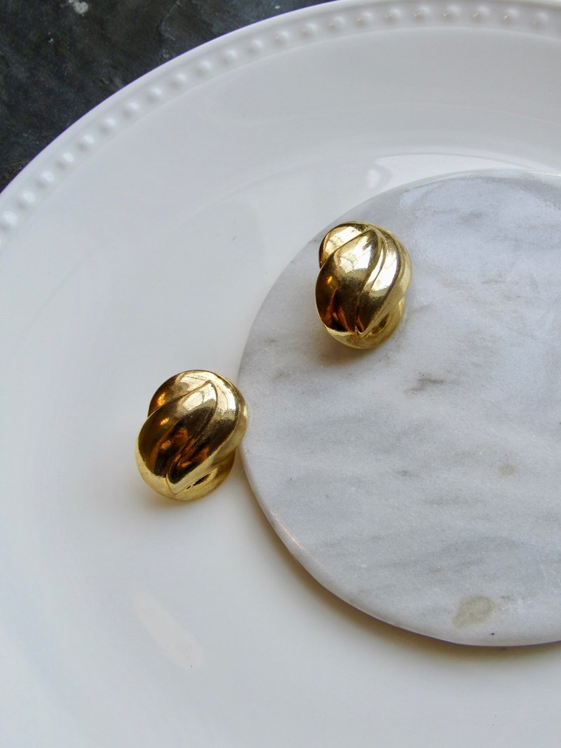 Vintage Gold Statement Earrings - 耳環/耳夾/耳骨夾 - 貴金屬 金色