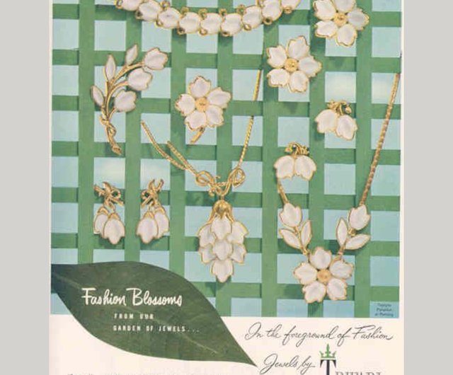 Trifari アンティーク ホワイト フラワー ハナミズキ ブローチ | 1950