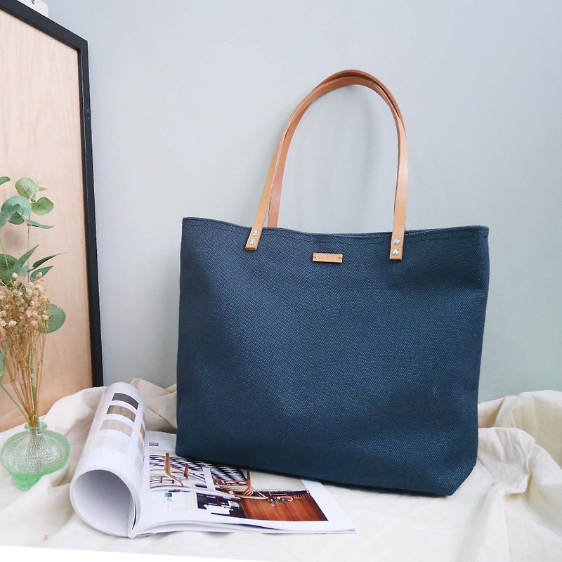 Simple Tote Canvas Bag Leather Strap - กระเป๋าถือ - ผ้าฝ้าย/ผ้าลินิน สีน้ำเงิน