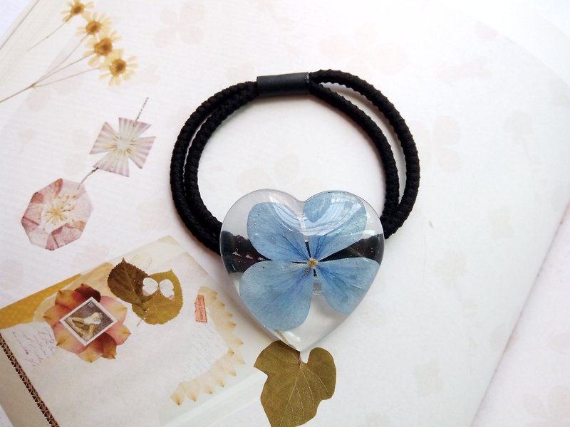 Real flower ponytail holder - pressed flower, elastic band - เครื่องประดับผม - เรซิน สีน้ำเงิน