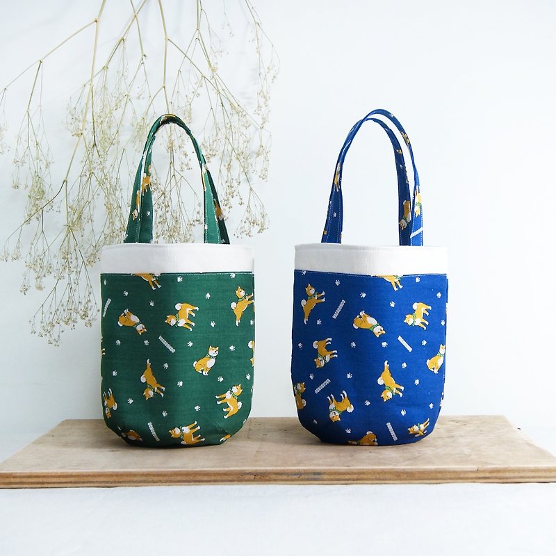 夏日手作柴犬小水壺提袋(底部弧形設計)-綠/藍 - 手提包/手提袋 - 棉．麻 藍色