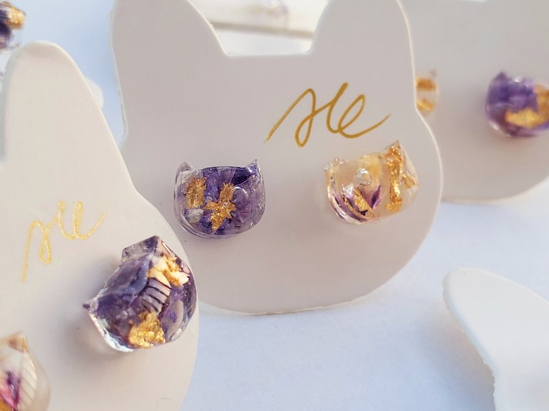 Kasumisō, cat, dried flower, one-point, lightweight, transparent elegance. - Earrings & Clip-ons - Resin Purple