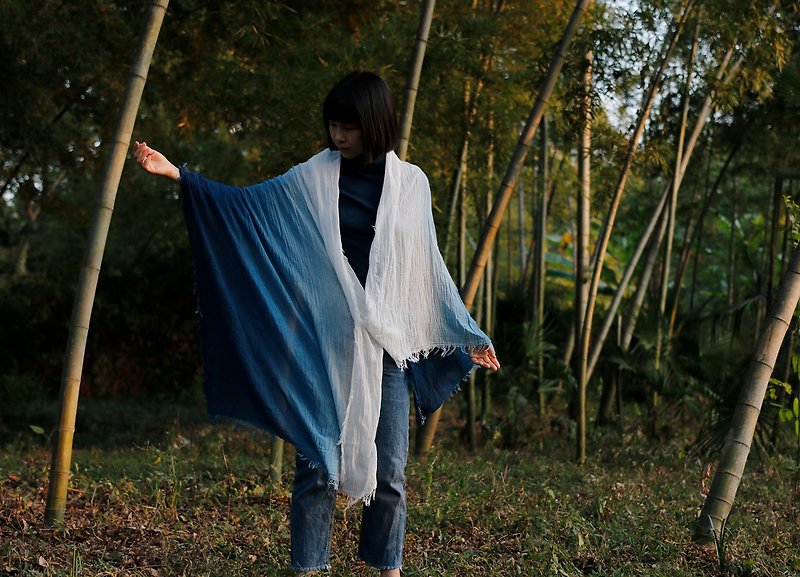 Blue dyed gradient shawl scarf vegetation dyed cotton warm scarf plant dyed blue and white gradient scarf - Knit Scarves & Wraps - Cotton & Hemp Blue