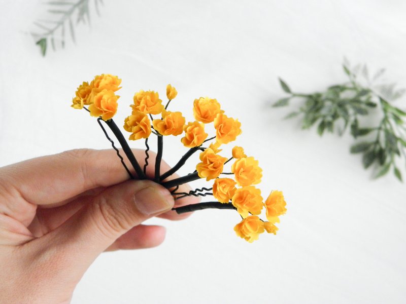 Orange flowers hair pins Babys breath headpiece Floral wedding hair piece - 髮夾/髮圈 - 其他材質 橘色