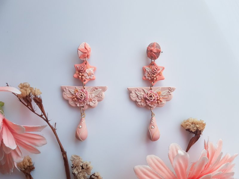 Pink floral dangle earrings Unique handmade jewelry Polymer clay earrings - ต่างหู - ดินเผา สึชมพู