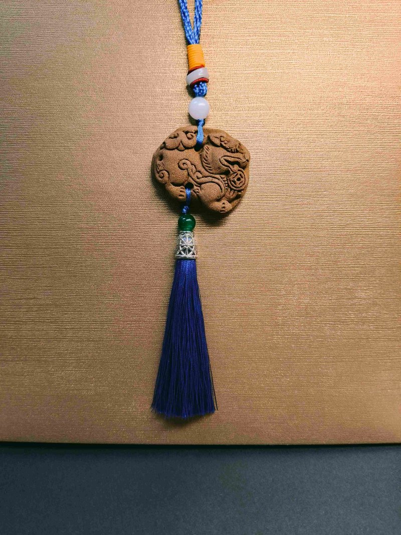 Single sided Pixiu incense medallion - พวงกุญแจ - วัสดุอื่นๆ สีนำ้ตาล