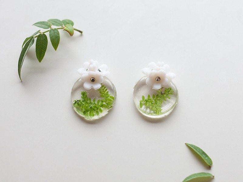 Waterfront flower earrings / earrings (green) - Earrings & Clip-ons - Clay Green