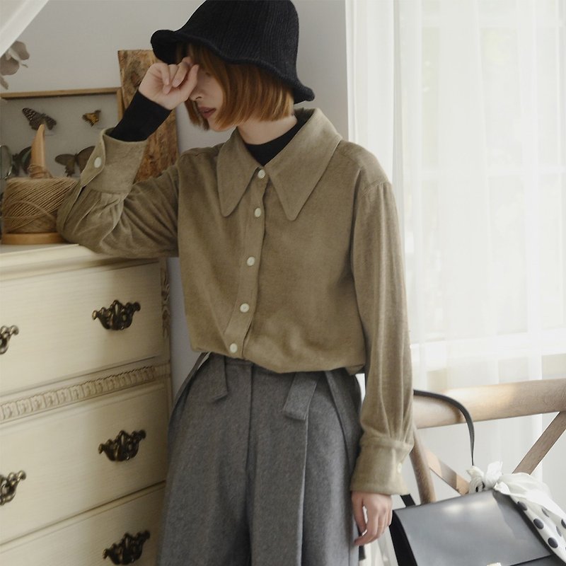 Retro Large Lapel Shirt|Shirt|Autumn and Winter|Japan Corduroy|Independent Brand|Sora-214 - เสื้อเชิ้ตผู้หญิง - ผ้าฝ้าย/ผ้าลินิน 