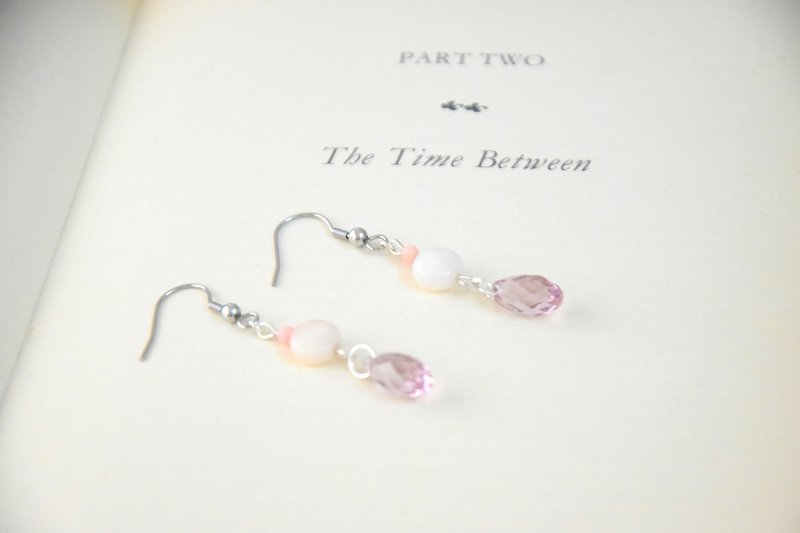 Romantic Swarovski Briolette Light Amethyst Beads Handmade Earrings/Ear Clips - ต่างหู - วัสดุอื่นๆ หลากหลายสี