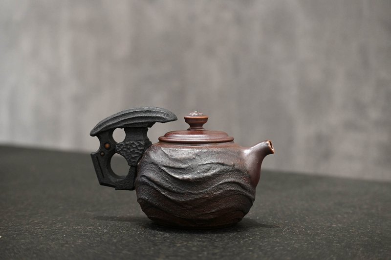 柴燒造型正把壺 柴燒壺 茶壺 手作壺【臻麟陶藝】 - 茶壺/茶杯/茶具 - 陶 